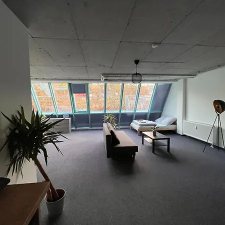 Project Bay - Workation / Coworking Hostel *
