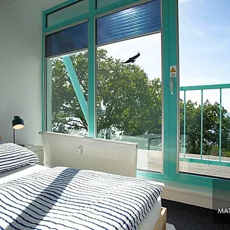 Project Bay - Workation / Coworking Hostel